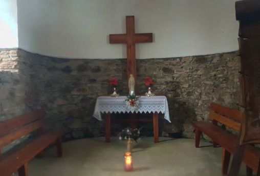 Kaple Nanebevzetí Panny Marie na Adamu v Českých Petrovicích